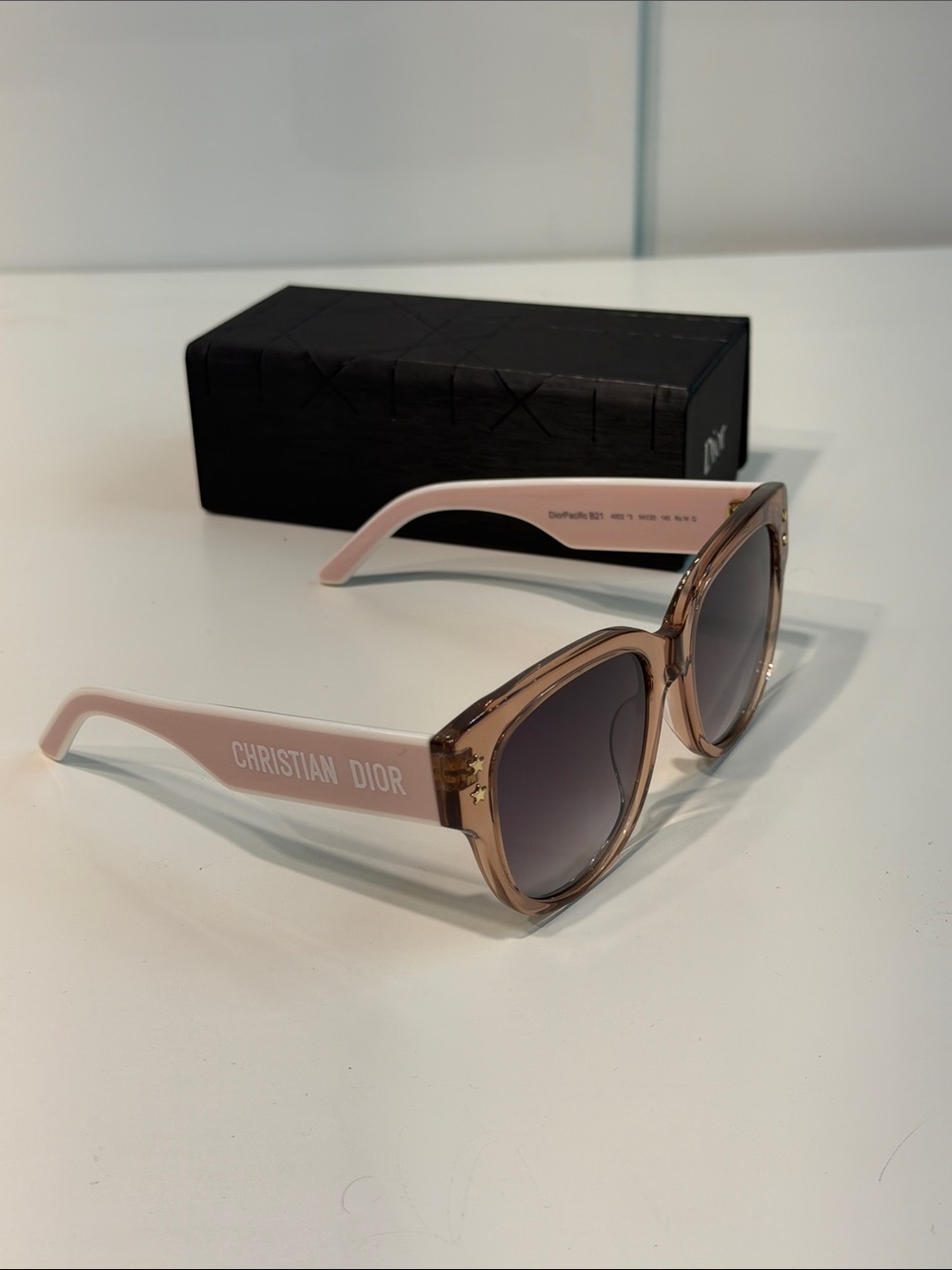 Like new women’s DIOR DIORPACIFIC butterfly frame in pink sunglasses